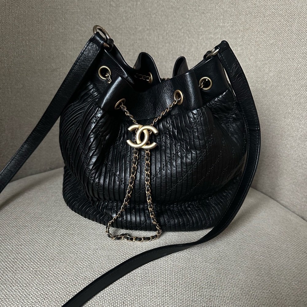 Chanel bucket bag calfskin black